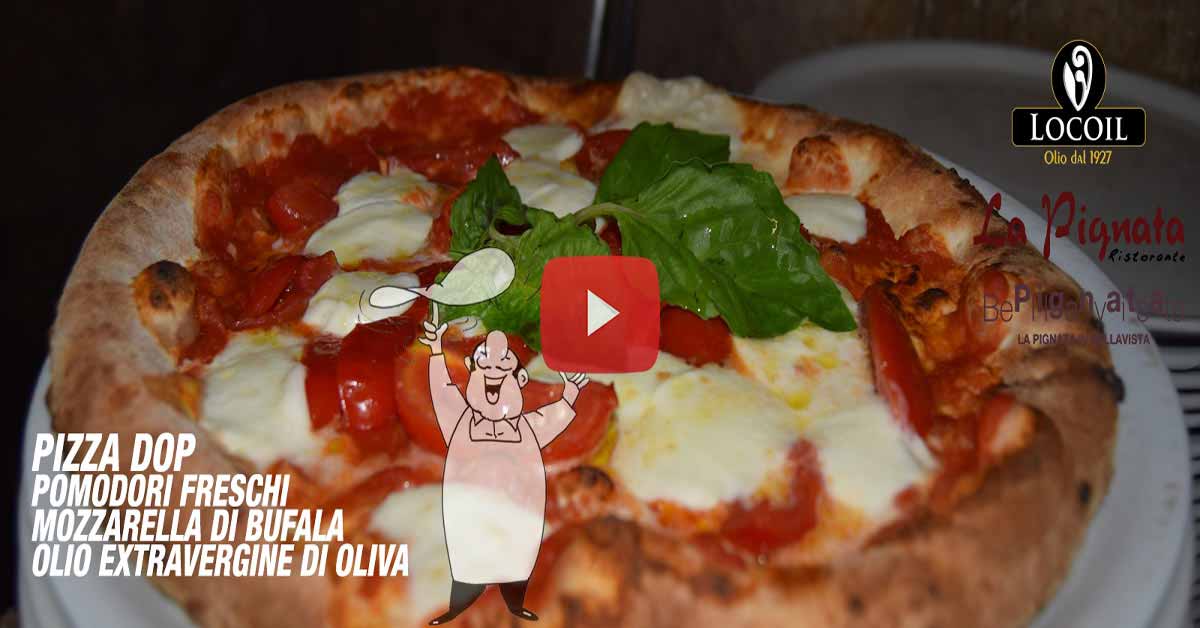 Preparazione Pizza con Bufala Campana DOP e Olio EVO